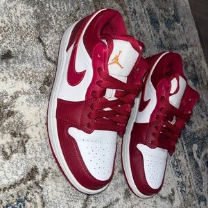 Air Jordan 1 Low “Cardinal Red”